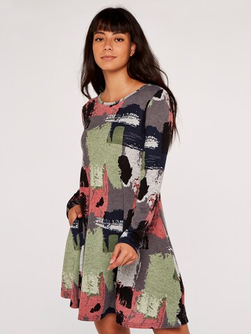 Robe Apricot en gris