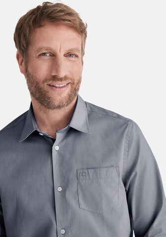 Coupe regular Chemise 'Hugh' Stooker Men en gris