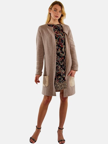 TOOche Knitted Coat in Beige: front