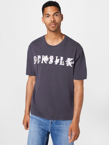 SikSilk Shirt in Grijs: voorkant