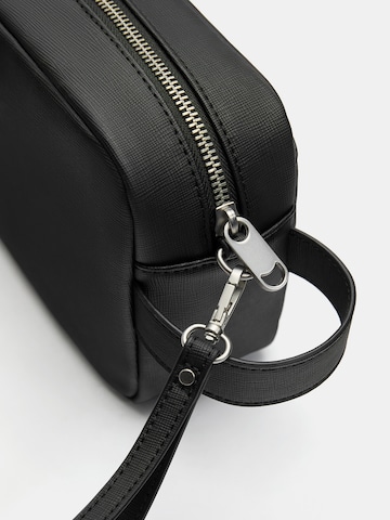 Portfard de la Pull&Bear pe negru