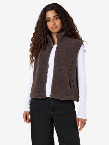 Noisy may Vest 'NMMasey' in Brown