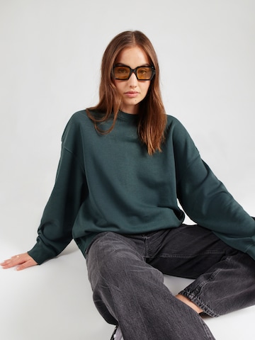 Sweat-shirt 'Tasha' WEEKDAY en vert