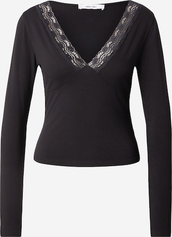 juoda ABOUT YOU Marškinėliai 'Ida': priekis