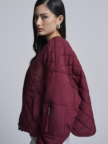 AEMMI Between-Season Jacket in Red