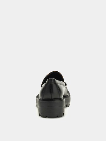 GUESS Classic Flats 'Yanika' in Black