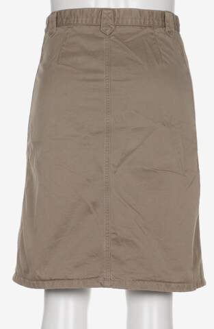 Closed Skirt in L in Brown
