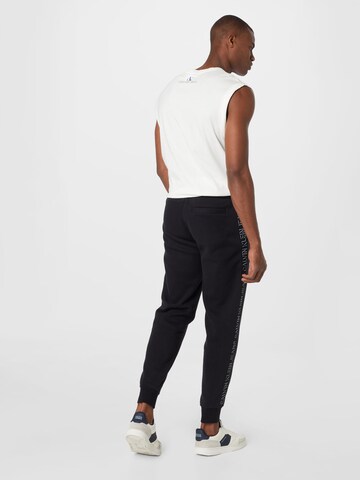 Calvin Klein Jeans Tapered Hose in Schwarz