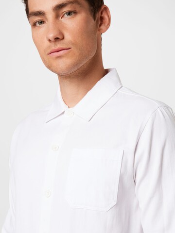 Coupe regular Chemise BURTON MENSWEAR LONDON en blanc