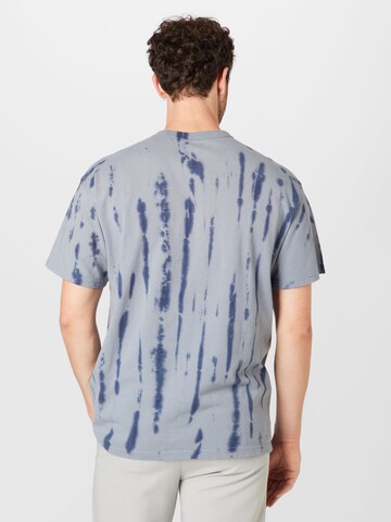 Nike Sportswear T-Shirt 'Premium Essentials' in Grau