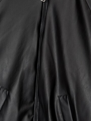 Pull&Bear Jacke in Schwarz