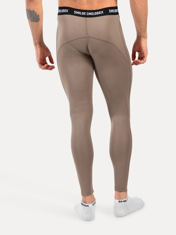 Coupe slim Pantalon de sport 'Xion' Smilodox en gris