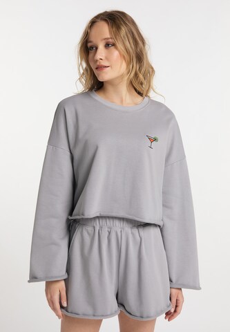 IZIA Sweat suit in Grey: front