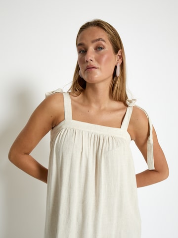 Robe d’été 'Natalie' DESIRES en blanc