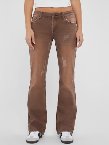GUESS Boot cut Jeans in Brown: front