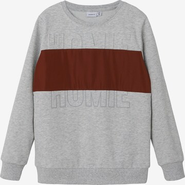 NAME IT Sweatshirt 'Tesso' in Grau: predná strana