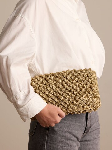 MANFIELD Clutch in Gold