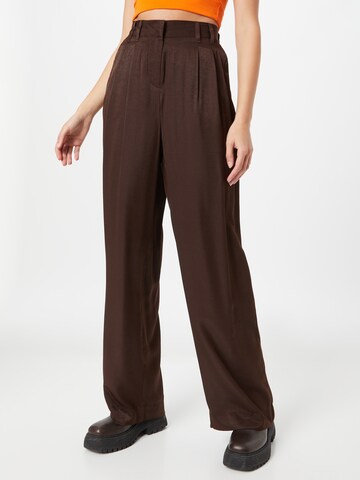 VERO MODA - Pierna ancha Pantalón plisado 'TIKA' en marrón: frente