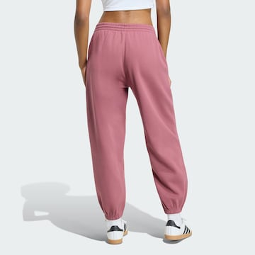 Loosefit Pantalon 'Essentials' ADIDAS ORIGINALS en rouge