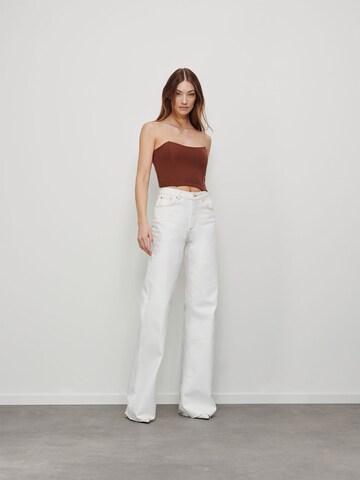 RÆRE by Lorena Rae Top – hnědá