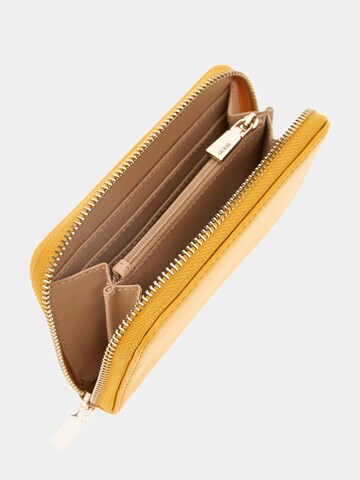 GUESS Wallet 'Tatum' in Yellow
