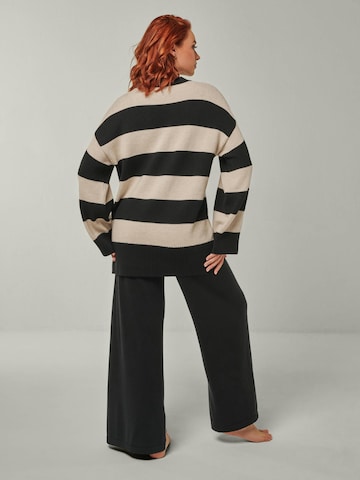 Pullover extra large 'PULLOVER FELIA - Lässiger Blockstreifen Pullover aus Merino' di YOU LOOK PERFECT in nero