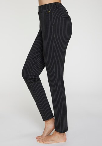 Regular Pantaloni de la LASCANA pe negru