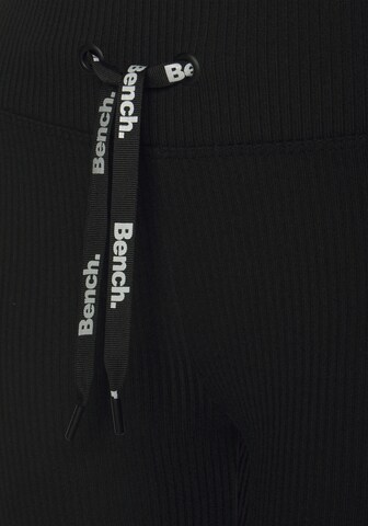 BENCH - Skinny Leggings em preto