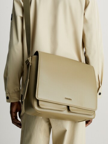 Calvin Klein Crossbody Bag 'Minimal Focus' in Green