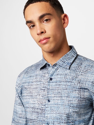 Coupe regular Chemise 'Magneton' BOSS en bleu