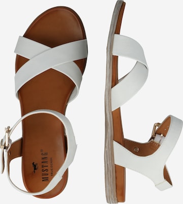 MUSTANG Sandały z rzemykami w kolorze biały