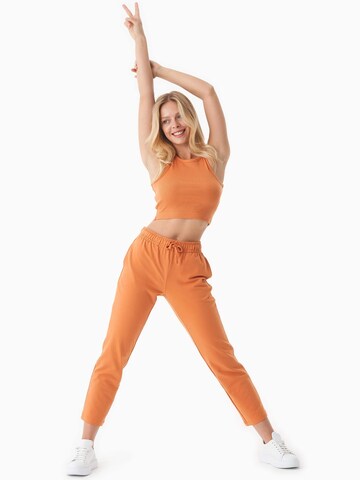 Organication Slimfit Hose in Orange