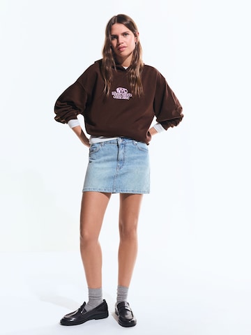 Bershka Суичър в кафяво