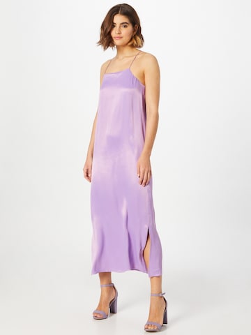 Robe Warehouse en violet