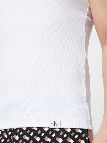 Tricou de la Calvin Klein Jeans pe alb