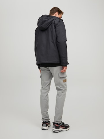 JACK & JONES Overgangsjakke 'AXE' i sort