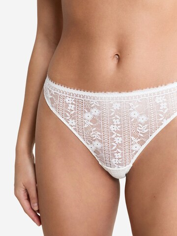 String 'Aura' di ETAM in beige