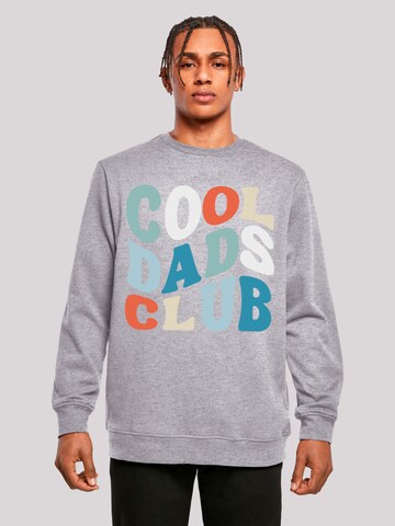 F4NT4STIC Trui 'Cool Dads Club Trendiges Vatertagsmotiv für Väter' in Grijs: voorkant