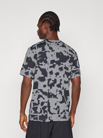 NIKE - Camiseta funcional 'HYVERSE' en gris