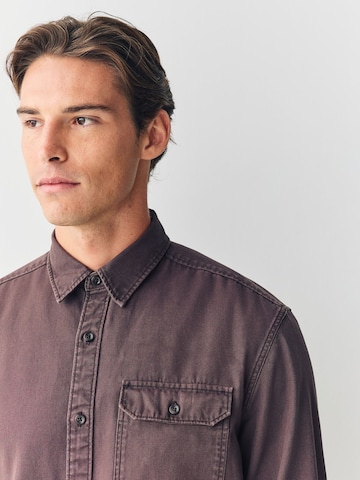 Next - Regular Fit Camisa em castanho