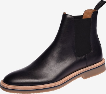 Gordon & Bros Chelsea Boots in Black: front