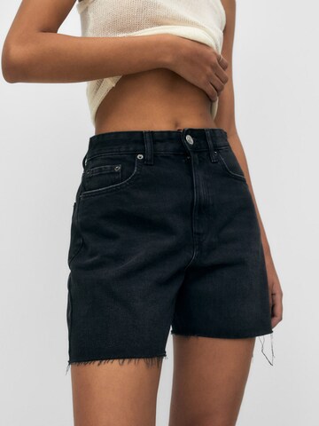 Pull&Bear Regular Shorts in Schwarz