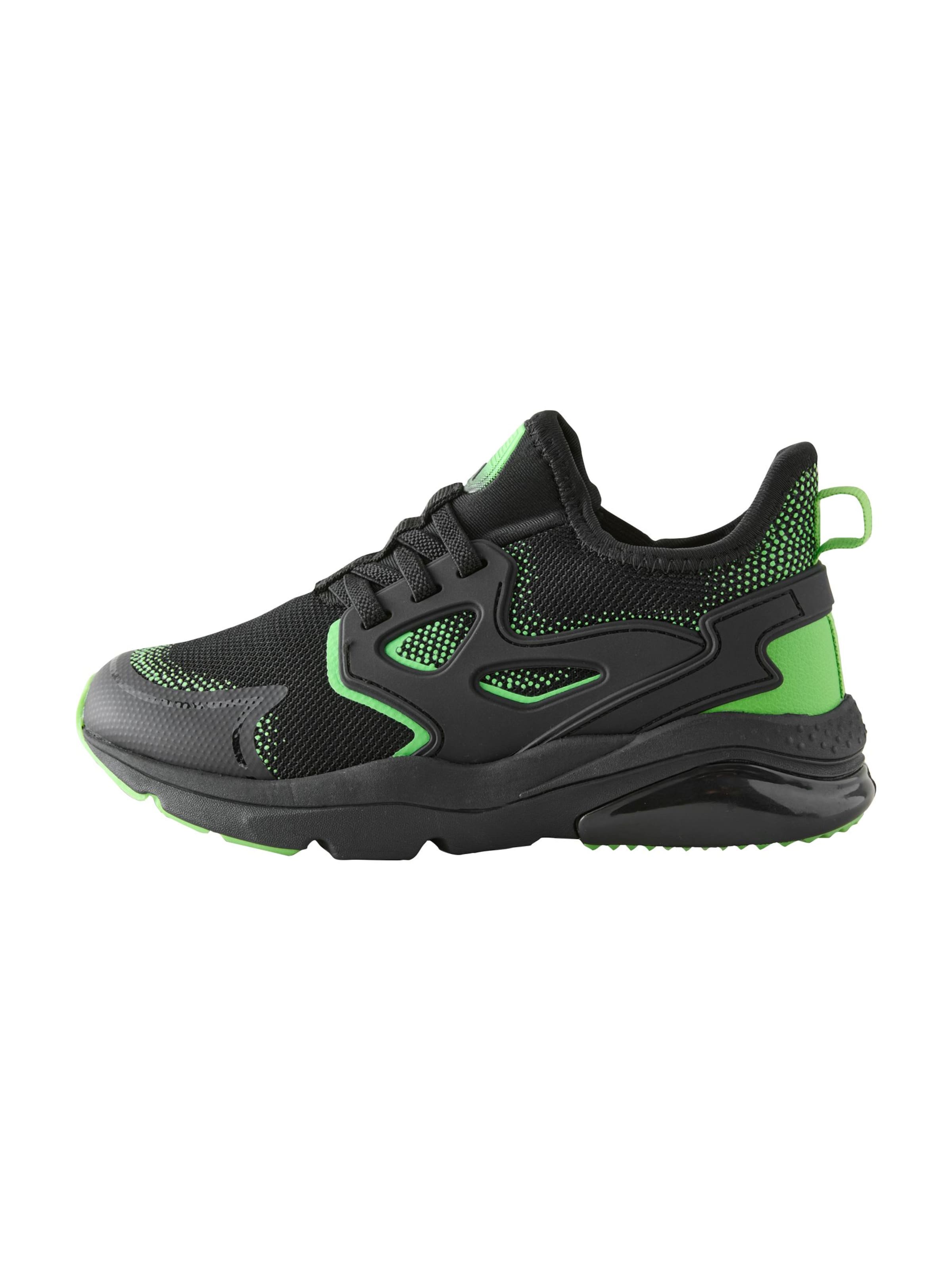 Sneaker di Next in nero: frontale