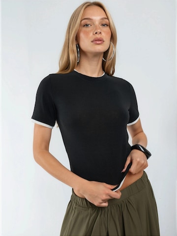 Qu Style - Camisa em preto: frente