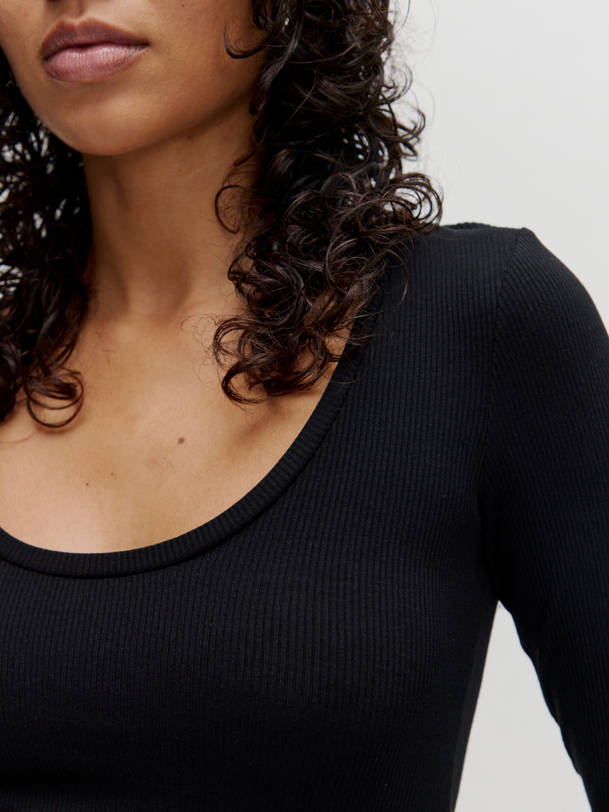 EDITED Produits T-shirt 'Tamilla' noir