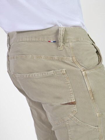 Le Temps Des Cerises Tapered Broek 'Albe' in Groen