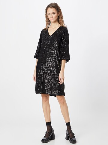 b.young - Vestido 'SOLIA' en negro: frente