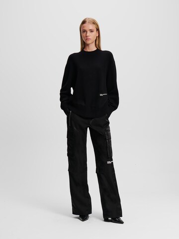 Loosefit Pantaloni cargo ' Iridescent ' di KARL LAGERFELD JEANS in nero