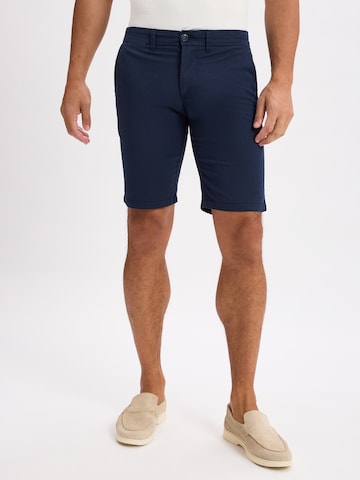 Finshley & Harding Chino Pants in Blue: front