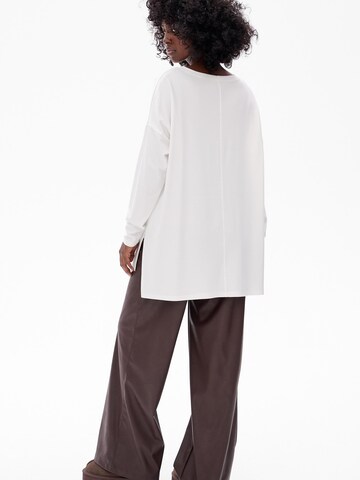 Blue Shadow Bluse‌‌‌‌‌‌‌‌ in Beige